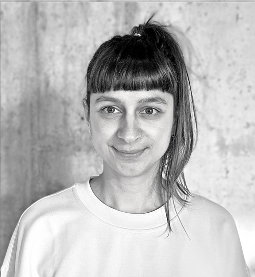 Schwarz-weiß Portraitfoto von Nadja Gottschalk.